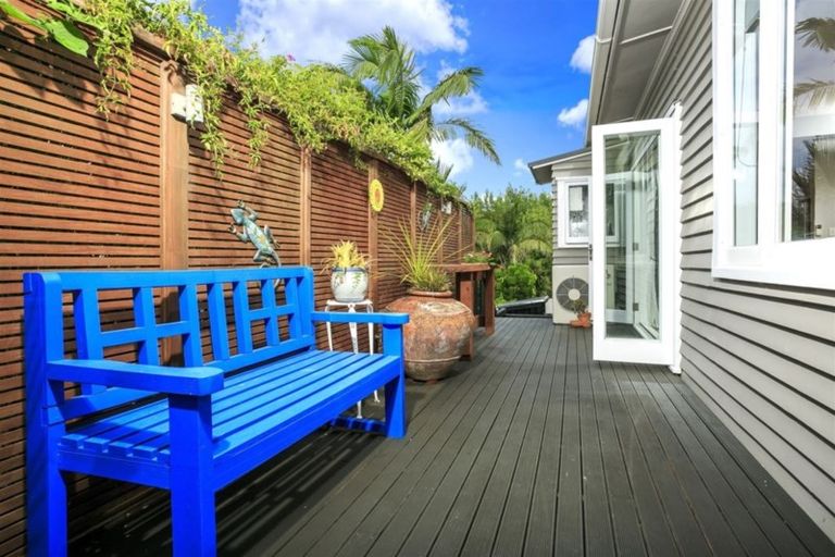 Photo of property in 2 Peter Terrace, Castor Bay, Auckland, 0620