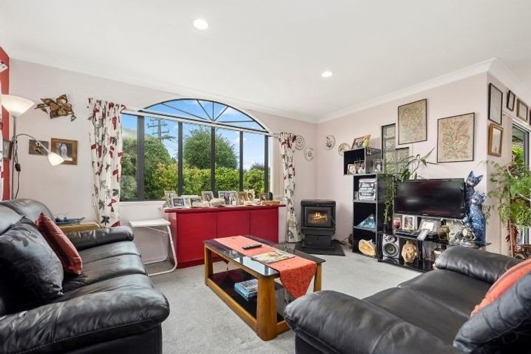 Photo of property in 16 Pampas Grove, Welcome Bay, Tauranga, 3112