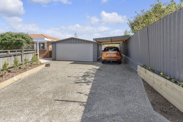 Photo of property in 19c Te Anau Place, Pakuranga Heights, Auckland, 2010
