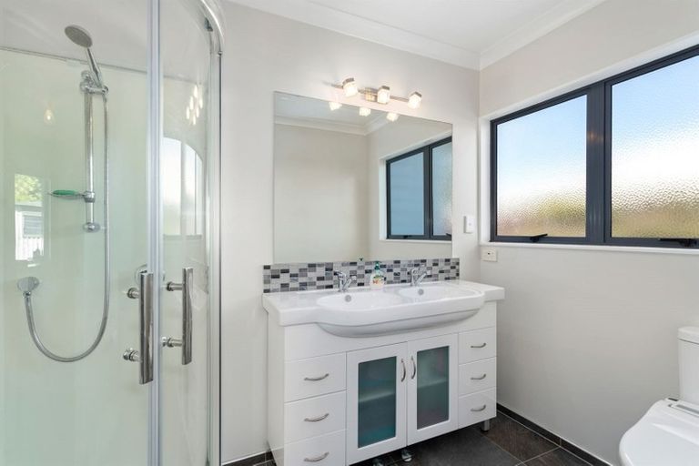 Photo of property in 15 Edgewater Grove, Whakatane, 3120