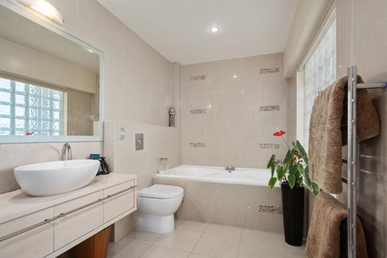 Photo of property in 189 Marine Parade, Mount Maunganui, 3116