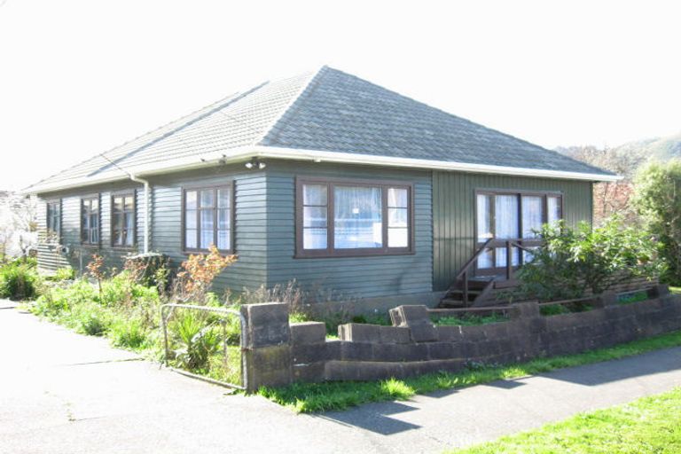 Photo of property in 6 Short Street, Wainuiomata, Lower Hutt, 5014