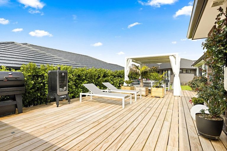 Photo of property in 33 Jane Maree Road, Kumeu, 0810
