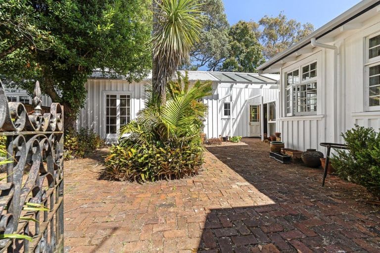 Photo of property in 90 Pendarves Street, New Plymouth, 4310