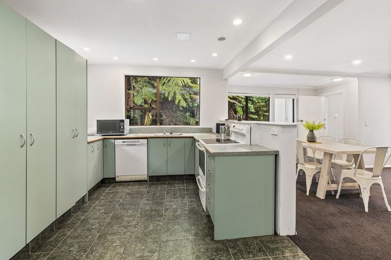 Photo of property in 15 Victory Crescent, Tawa, Wellington, 5028