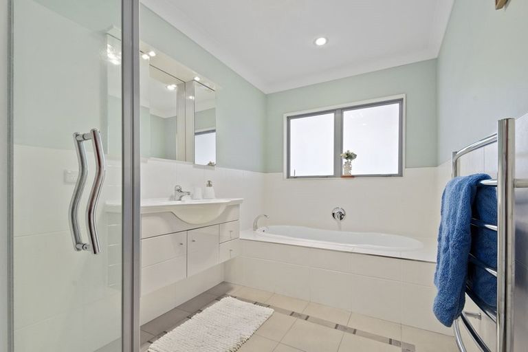 Photo of property in 11 Mistral Place, West Harbour, Auckland, 0618