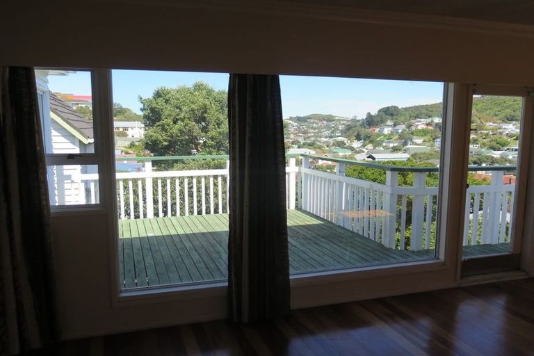 Photo of property in 28 Melbourne Road, Island Bay, Wellington, 6023