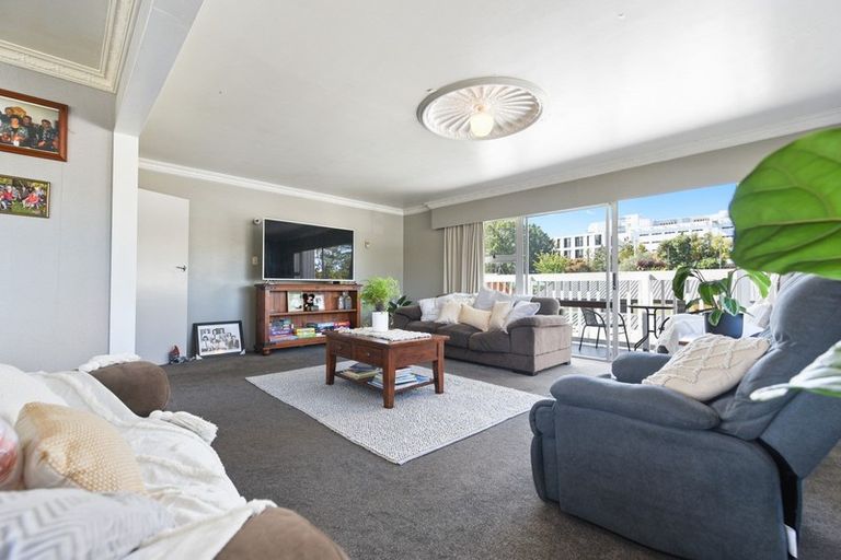 Photo of property in 4 Sandleigh Road, Hamilton Lake, Hamilton, 3204