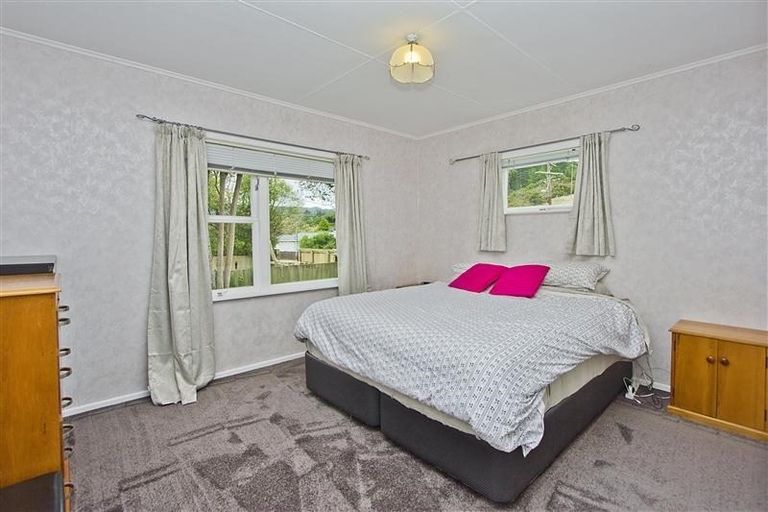 Photo of property in 10 Gardiner Grove, Wainuiomata, Lower Hutt, 5014