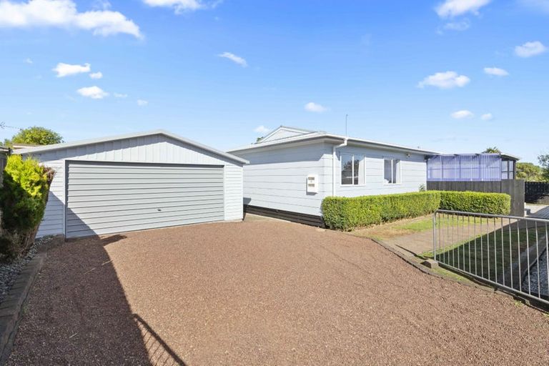 Photo of property in 2 Duke Avenue, Pukekohe, 2120