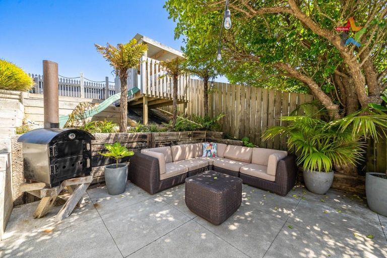 Photo of property in 20 Jasmine Grove, Maungaraki, Lower Hutt, 5010