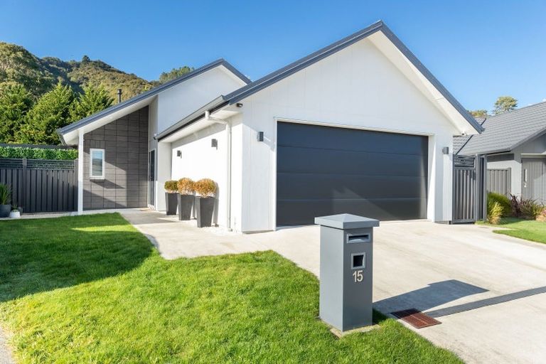 Photo of property in 15 Salisbury Crescent, Wallaceville, Upper Hutt, 5018