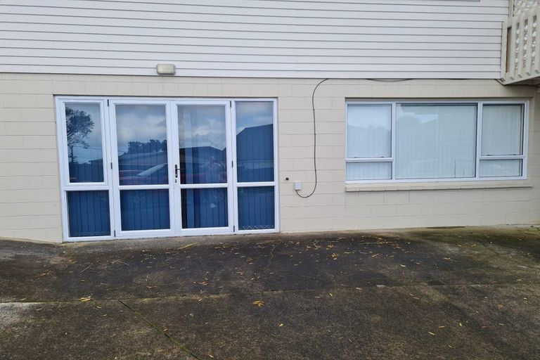 Photo of property in 1/212 Sunnynook Road, Totara Vale, Auckland, 0627