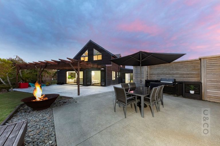 Photo of property in 206 Waitakere Road, Waitakere, Henderson, 0782