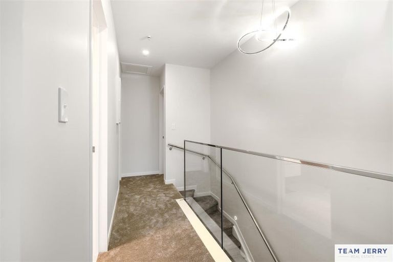 Photo of property in 31 Kuaha Road, Massey, Auckland, 0614