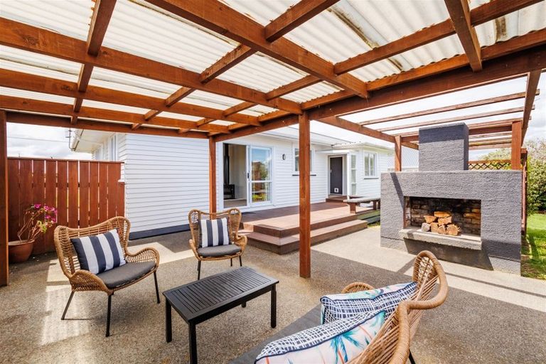 Photo of property in 18 Roore Street, Foxton Beach, Foxton, 4815