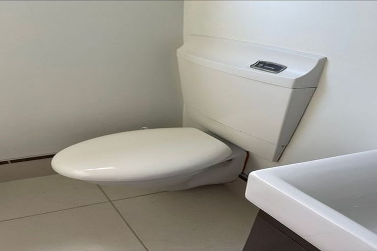 Photo of property in 556 Scenic Drive, Waiatarua, Auckland, 0612