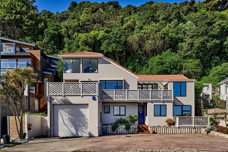 Photo of property in 19 Moana Road, Plimmerton, Porirua, 5026