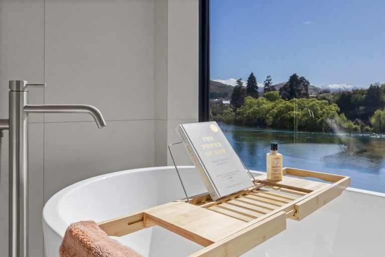 Photo of property in 11a William Rees Place, Kawarau Falls, Queenstown, 9300