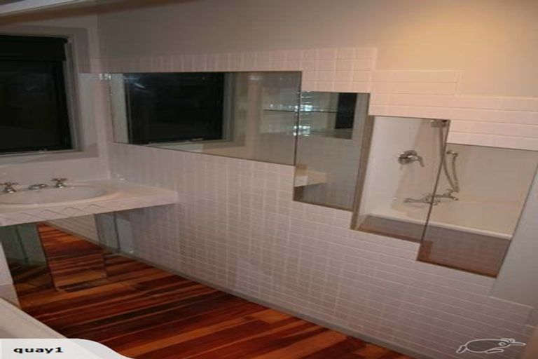 Photo of property in 25 Montreal Grove, Kingston, Wellington, 6021