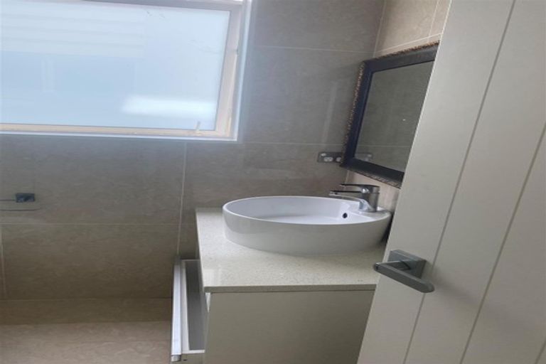 Photo of property in 21e Stamford Crescent, Flat Bush, Auckland, 2019