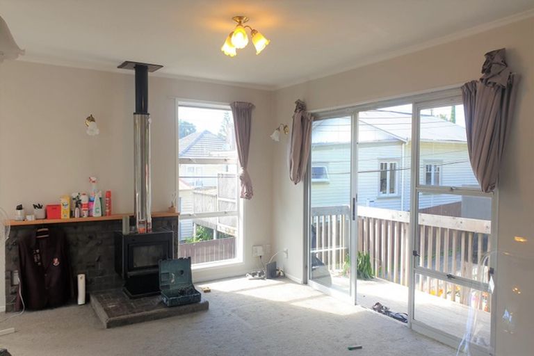 Photo of property in 63 Nikau Street, New Lynn, Auckland, 0600