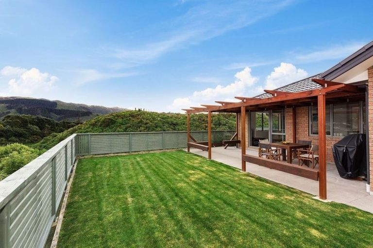 Photo of property in 20 Mervyn Kemp Drive, Tawa, Wellington, 5028