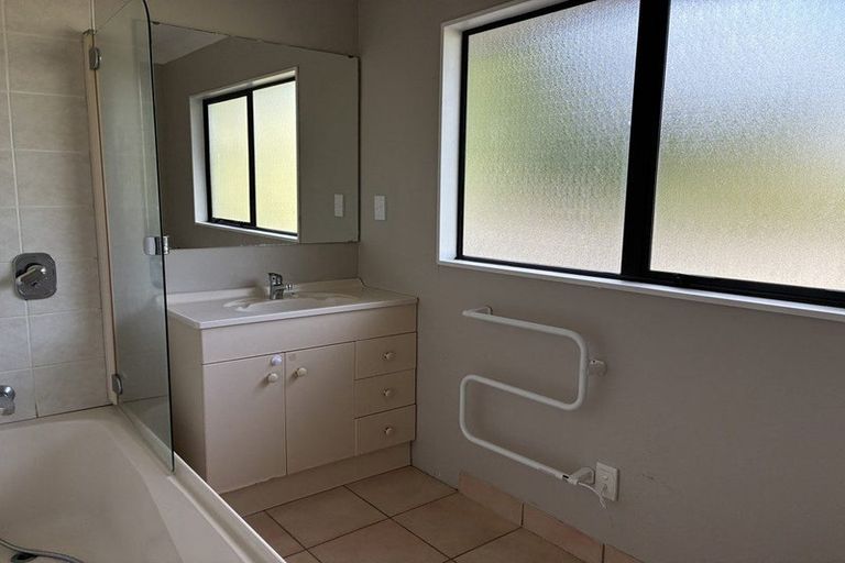 Photo of property in 48 Milan Drive, Glen Eden, Auckland, 0602