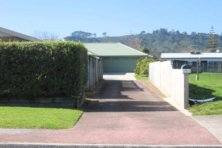 Photo of property in 18 Cholmondeley Crescent, Whitianga, 3510