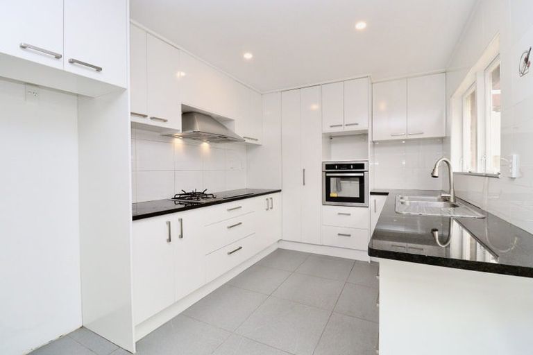 Photo of property in 15 Archmillen Avenue, Pakuranga Heights, Auckland, 2010