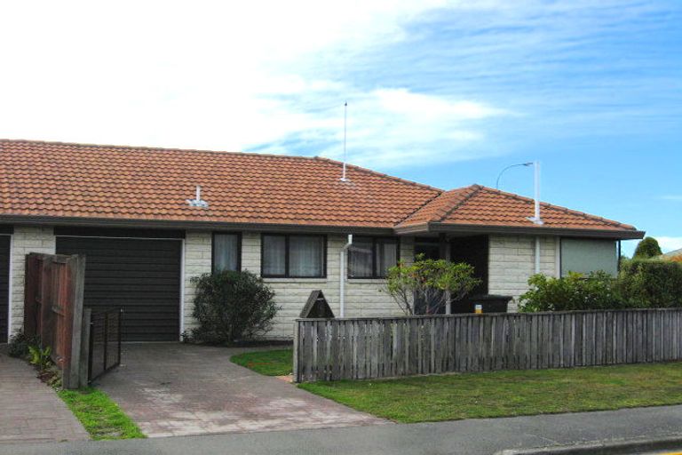 Photo of property in 1/2 Thornhill Place, Sockburn, Christchurch, 8042