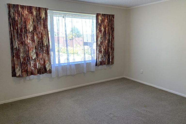 Photo of property in 11 Tullamore Way, Johnsonville, Wellington, 6037