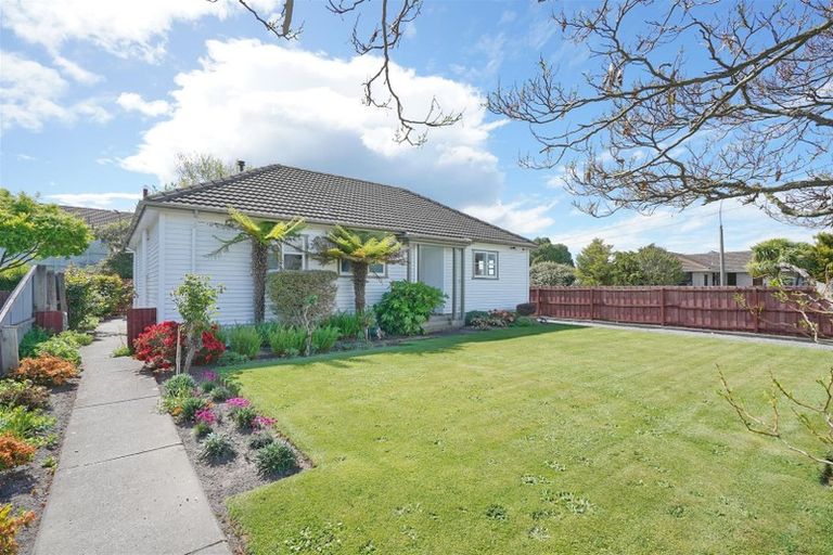Photo of property in 50 Pitcairn Crescent, Bryndwr, Christchurch, 8053