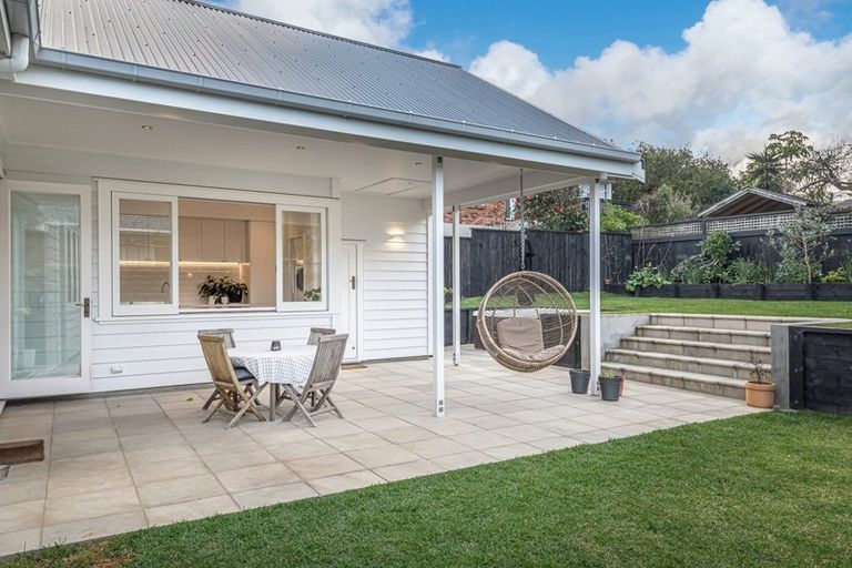 Photo of property in 36 Old Lake Road, Narrow Neck, Auckland, 0624