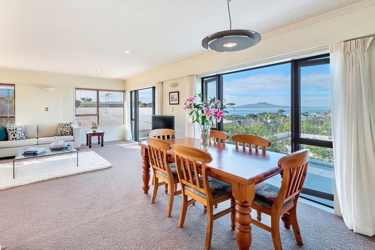 Photo of property in 2/19a Seaview Road, Castor Bay, Auckland, 0620