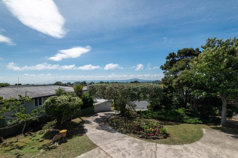Photo of property in 13 Windsor Place, Windsor Park, Auckland, 0630
