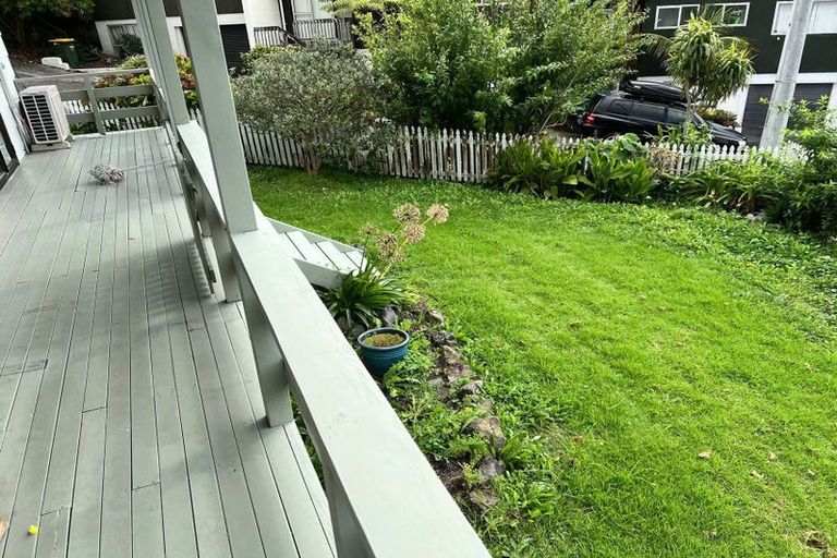 Photo of property in 2/491 Glenfield Road, Glenfield, Auckland, 0629