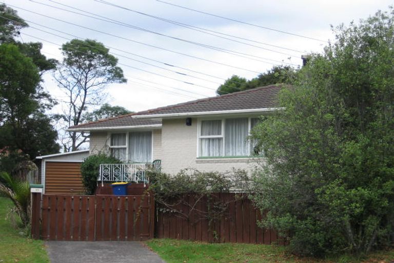 Photo of property in 11 Blythe Place, Glendene, Auckland, 0602
