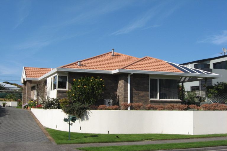 Photo of property in 4 Kawaroa Close, New Plymouth, 4310