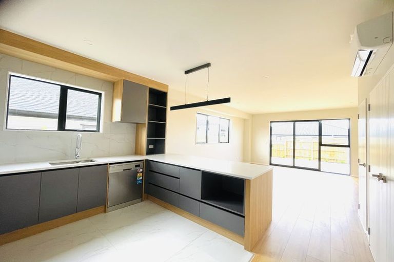 Photo of property in 18 Rorotu Avenue, Karaka, Papakura, 2113