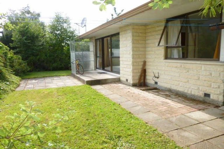 Photo of property in 2/14 Siska Place, Upper Riccarton, Christchurch, 8041