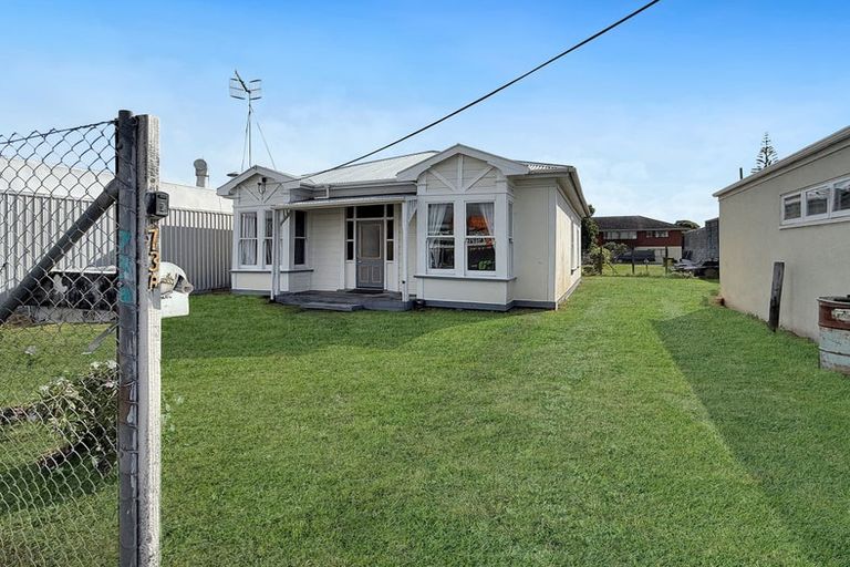 Photo of property in 73 Oxford Street, Levin, 5510