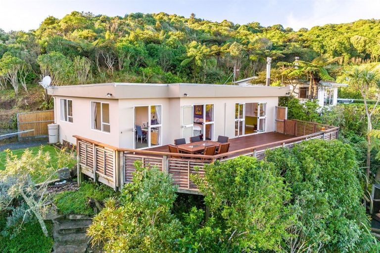 Photo of property in 40 Akatea Road, Korokoro, Lower Hutt, 5012
