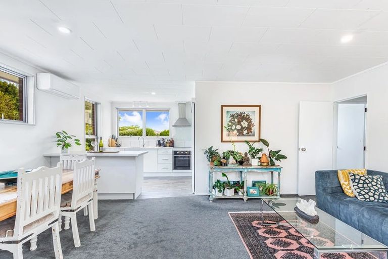 Photo of property in 2/9 Riverlea Road, Whenuapai, Auckland, 0618