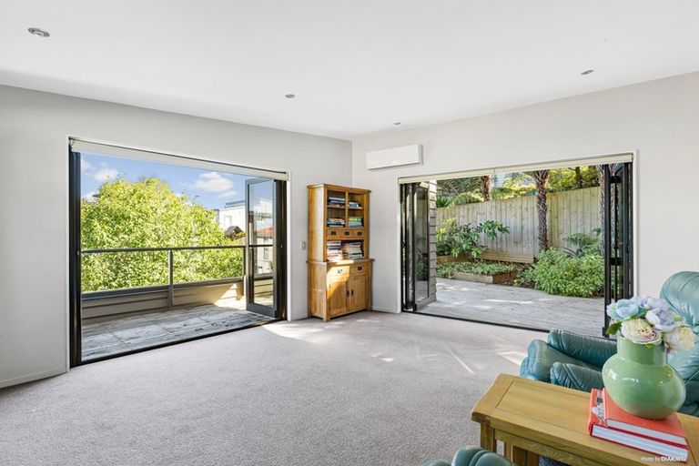 Photo of property in 21 Mariners View Road, Beach Haven, Auckland, 0626