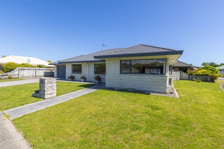 Photo of property in 3 Glen Loch Place, Paraparaumu, 5032