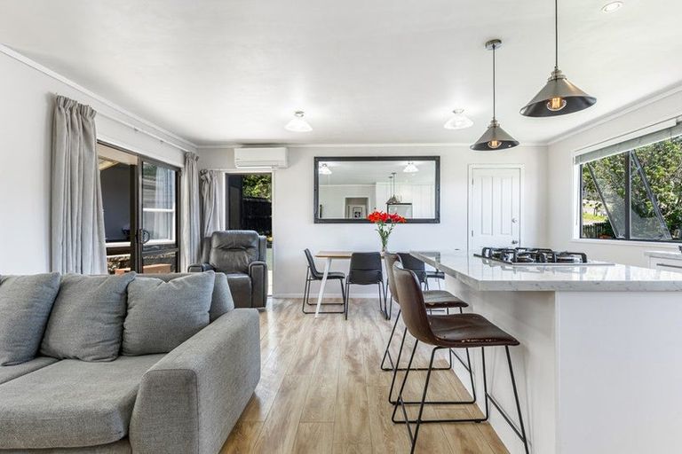 Photo of property in 46 Lavelle Road, Henderson, Auckland, 0612