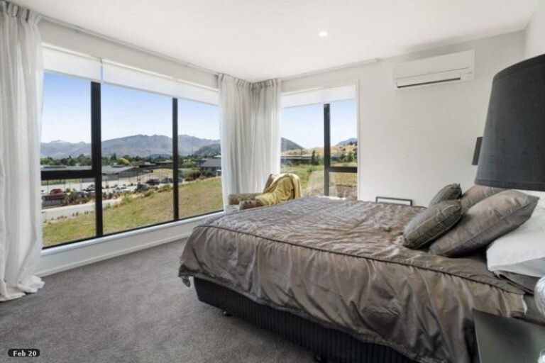 Photo of property in 14 Tuke Lane, Wanaka, 9305