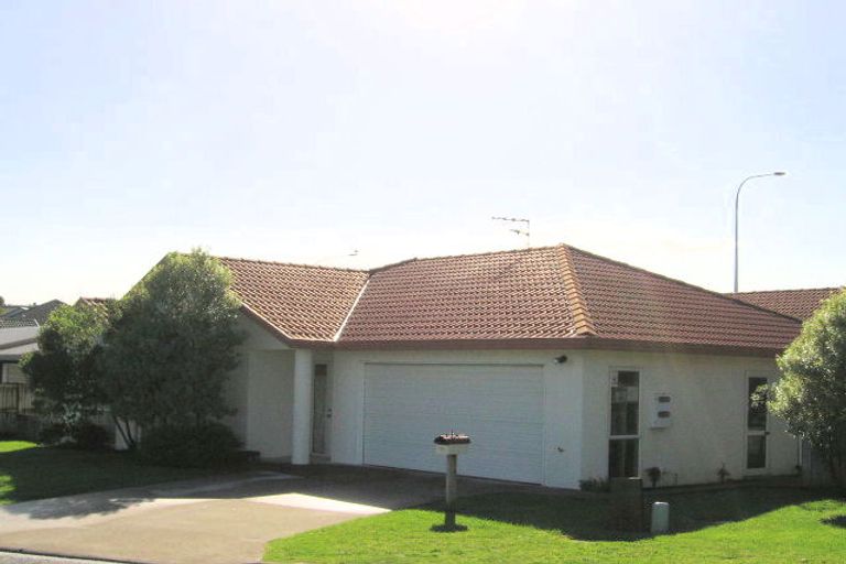 Photo of property in 1/5 Dana Place, Somerville, Auckland, 2014