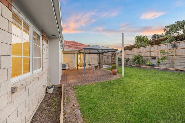 Photo of property in 8 William Woods Court, Flat Bush, Auckland, 2016